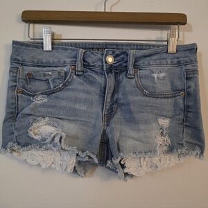 American Eagle Outfitters Light Blue Distressed "Shortie" Jean Shorts Sz 6‎